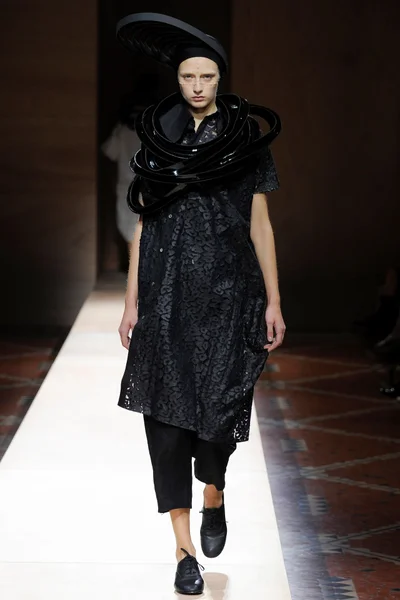 Look 3